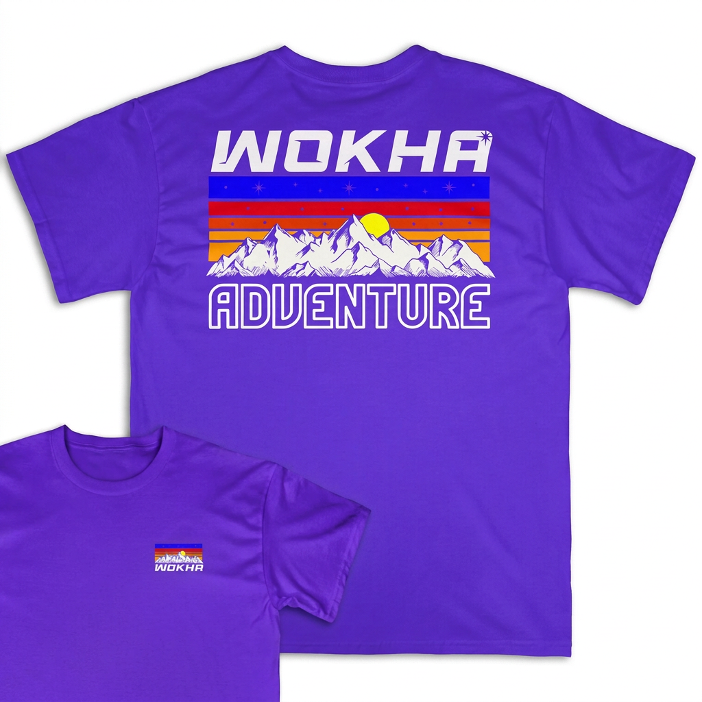 Camiseta Wokha Organic Mountain Adventure Morada con espalda grande y frontal superpuesto sobre fondo blanco
