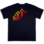 Espalda de la camiseta Wokha Organic Degradado Negra con montañas y pinos en degradado amarillo, naranja, rojo y negro