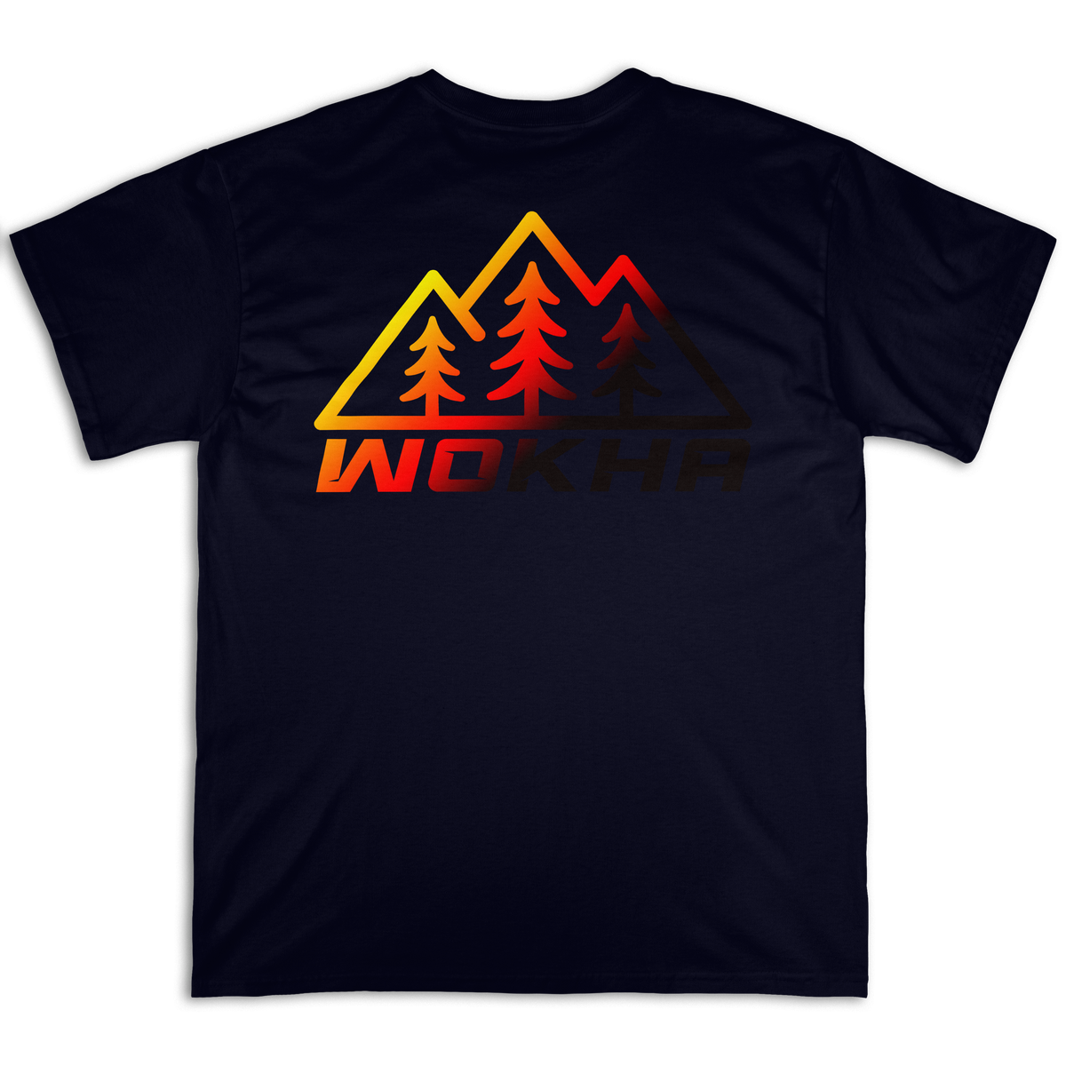 Espalda de la camiseta Wokha Organic Degradado Negra con montañas y pinos en degradado amarillo, naranja, rojo y negro