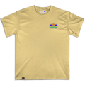 Frontal de la camiseta Wokha Organic Estrella Arena con pequeño emblema multicolor en el pecho
