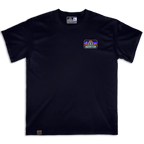 Frontal de la camiseta Wokha Organic Estrella Negra con pequeño emblema multicolor en el pecho