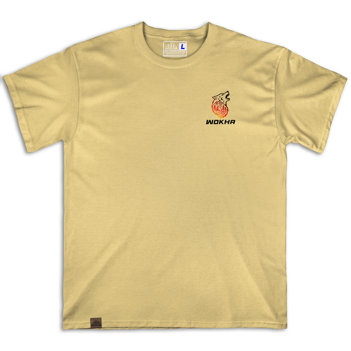 Frontal de la camiseta Wokha Organic Lobo Arena con pequeño diseño de lobo y nombre Wokha
