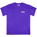Frontal de la camiseta Wokha Organic Mountain Adventure Morada con pequeño paisaje de montañas en el pecho