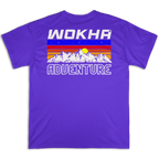 Espalda de la camiseta Wokha Organic Mountain Adventure Morada con cordillera blanca, sol amarillo y texto Wokha Adventure