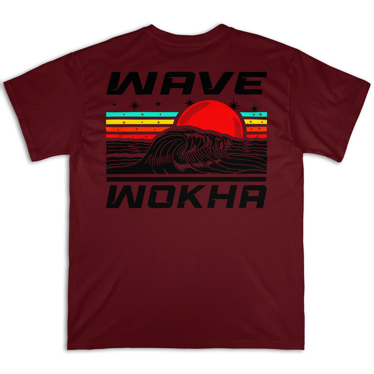 Espalda de la camiseta Wokha Organic Wave Granate con ola negra y sol rojo