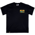 Frontal de la camiseta Wokha Organic Wild Bear negra con pequeño estampado en el pecho