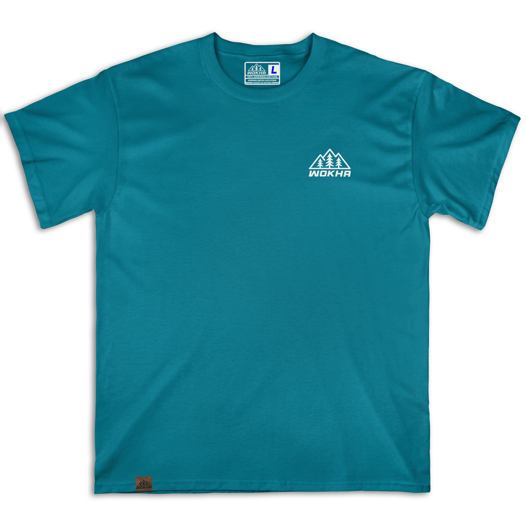 Frontal de la camiseta Wokha Organic Spirit Turquesa con pequeño logotipo blanco en el pecho